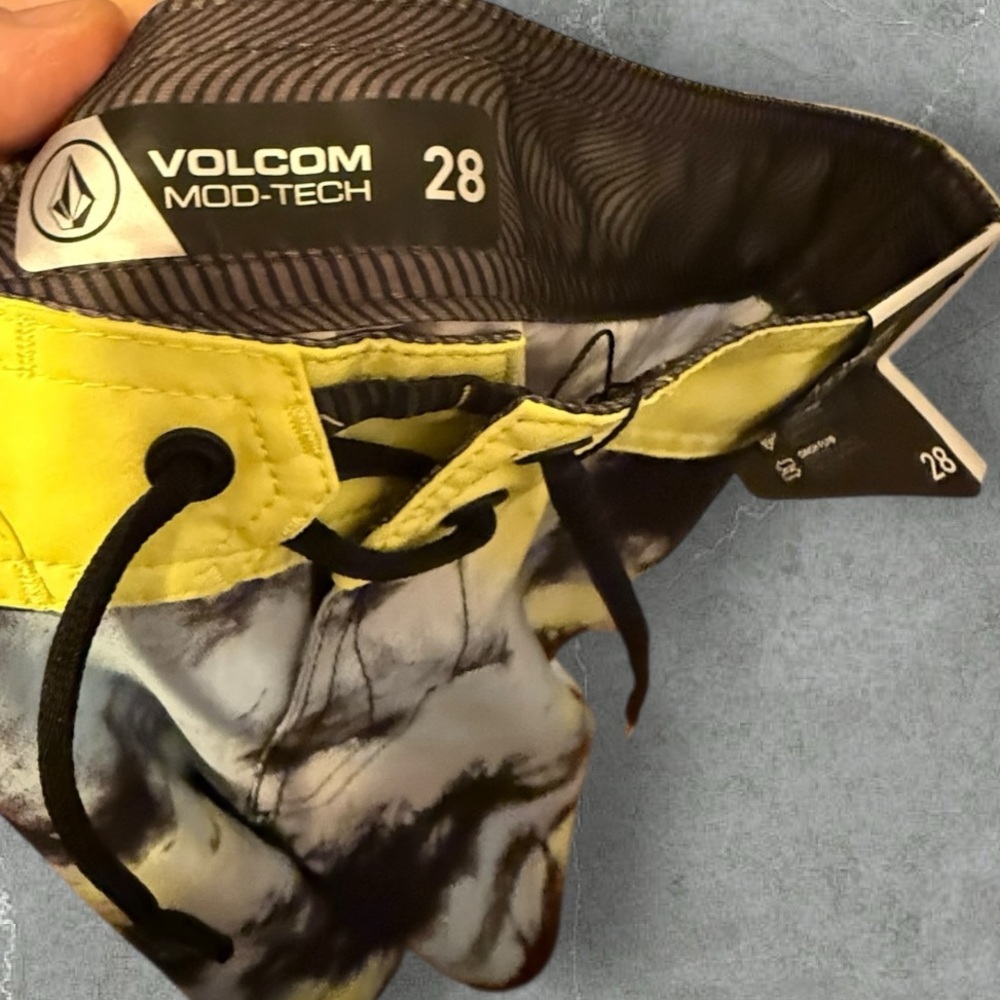 Volcom Mod-Tech Board Shorts nwt - Picture 5 of 7